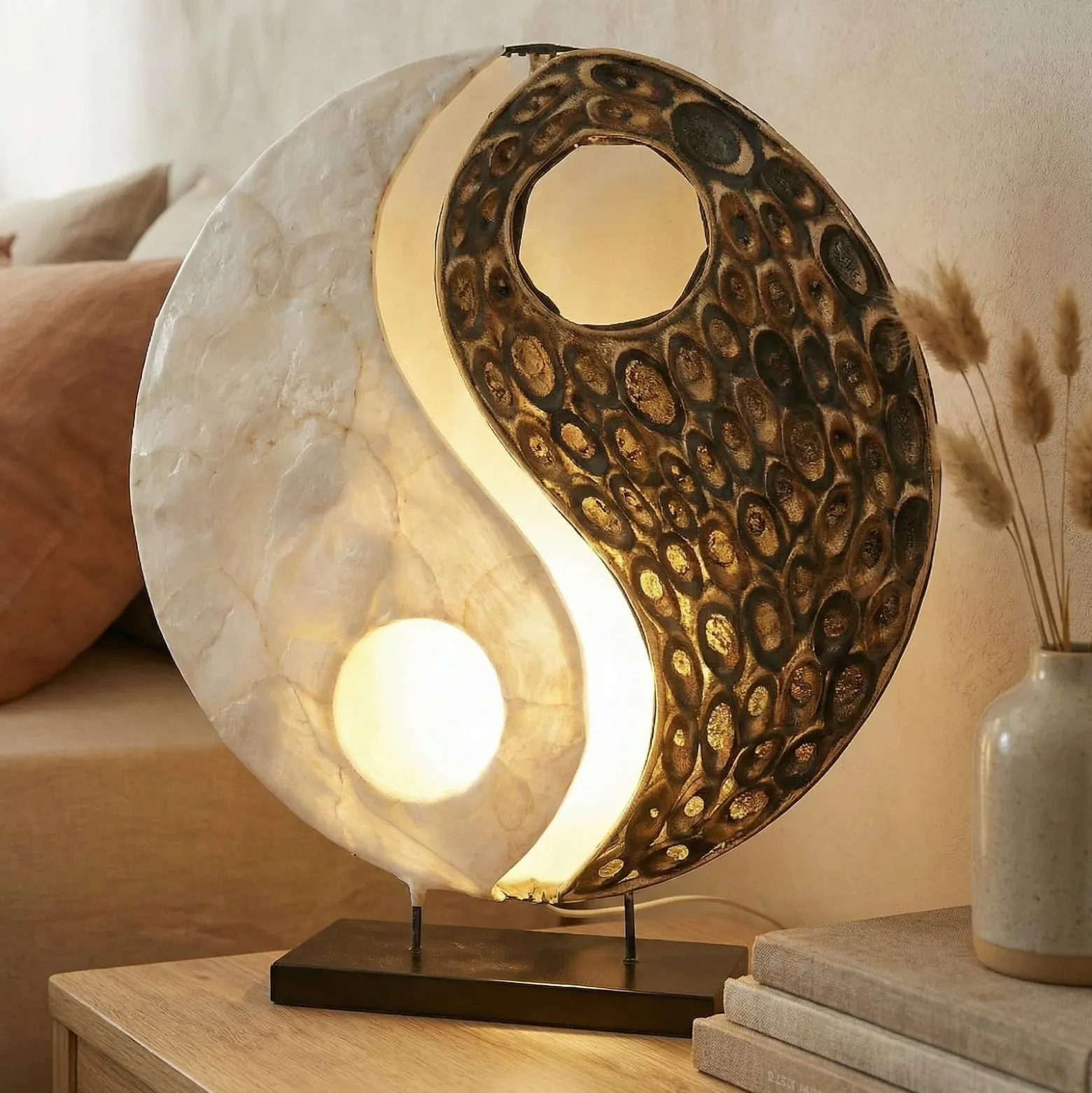 Ying Yang pöytävalaisin luonnonmateriaaleista, 30 cm