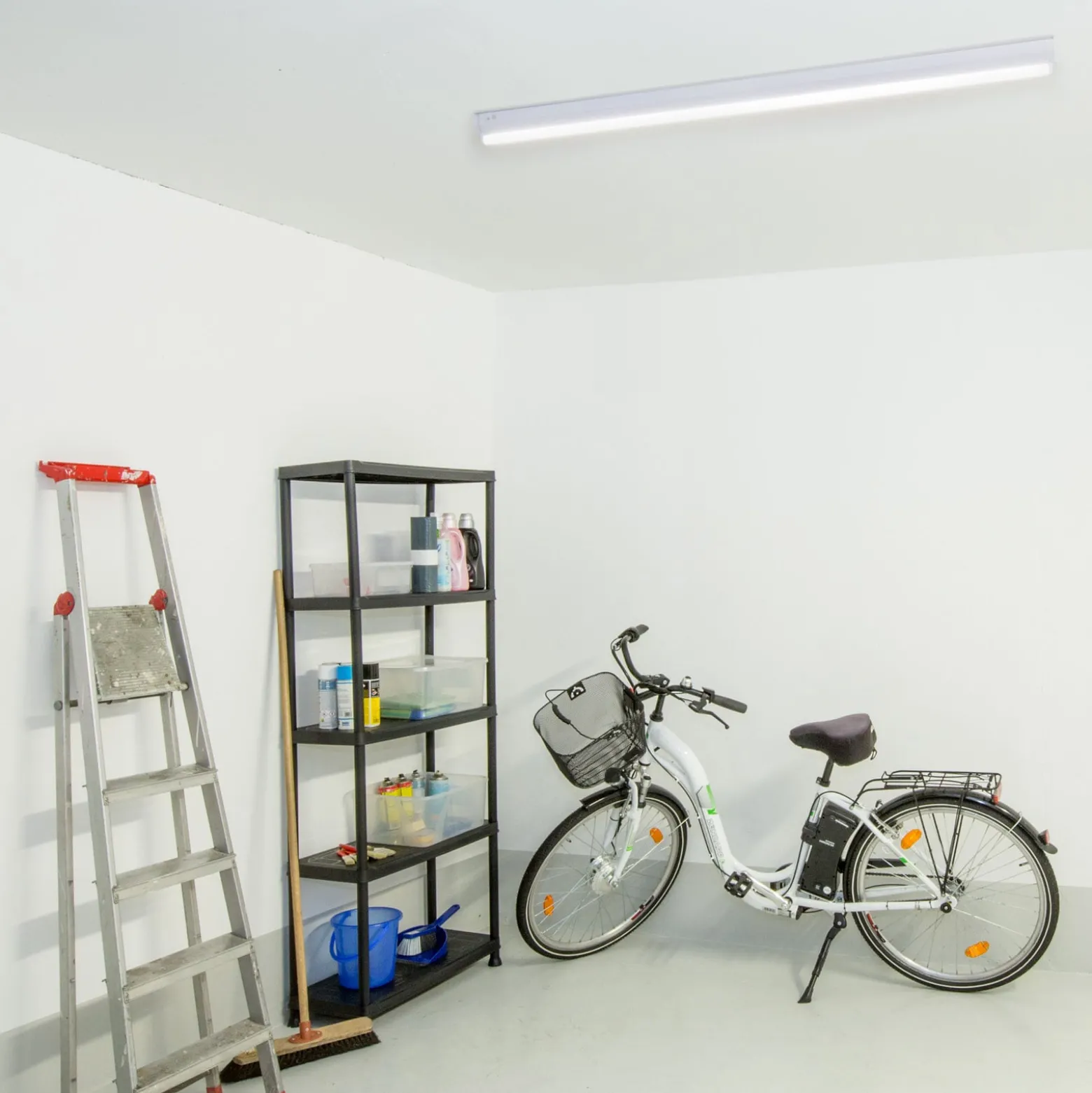 Yleiskäyttöinen LED-kattovalaisin Basic 1 – 60 cm
